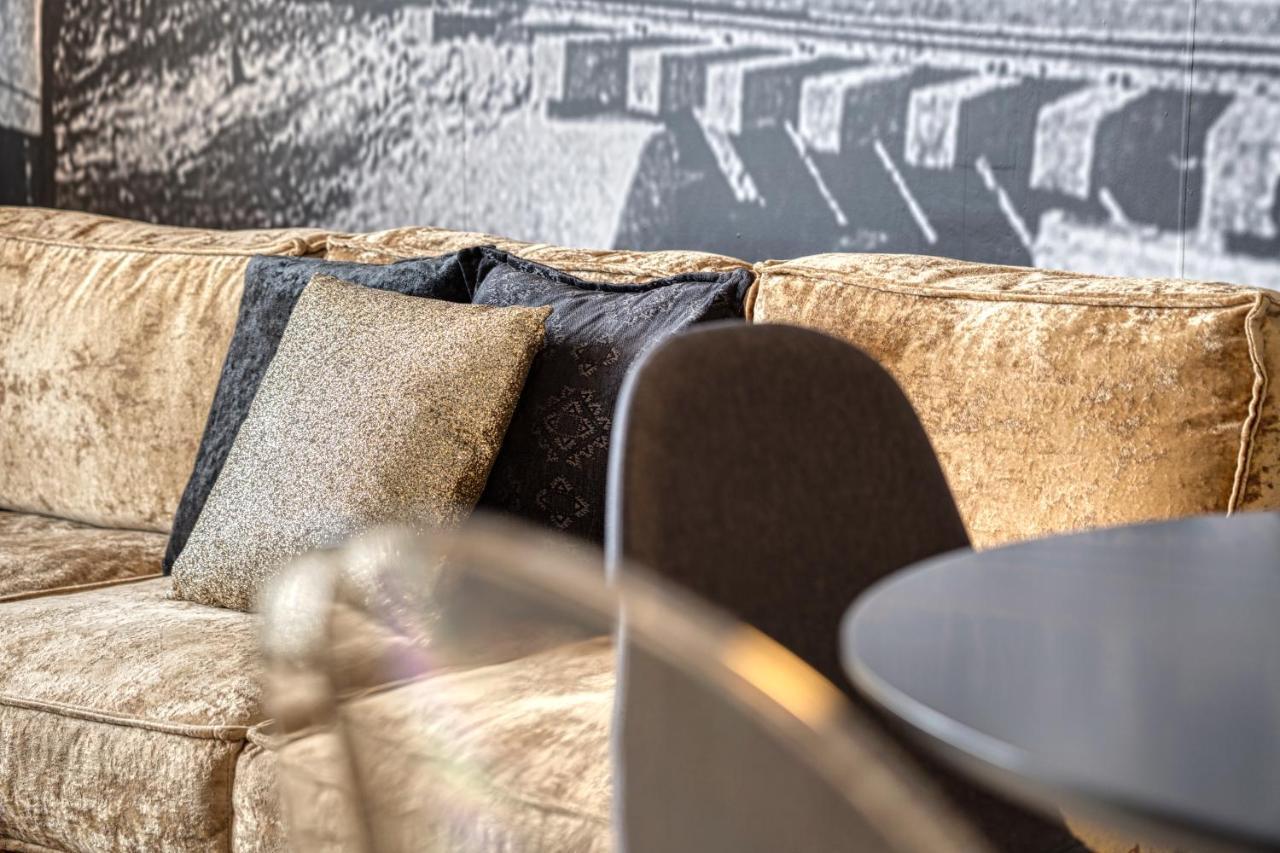 Goldfinger + Suites Lana Luaran gambar