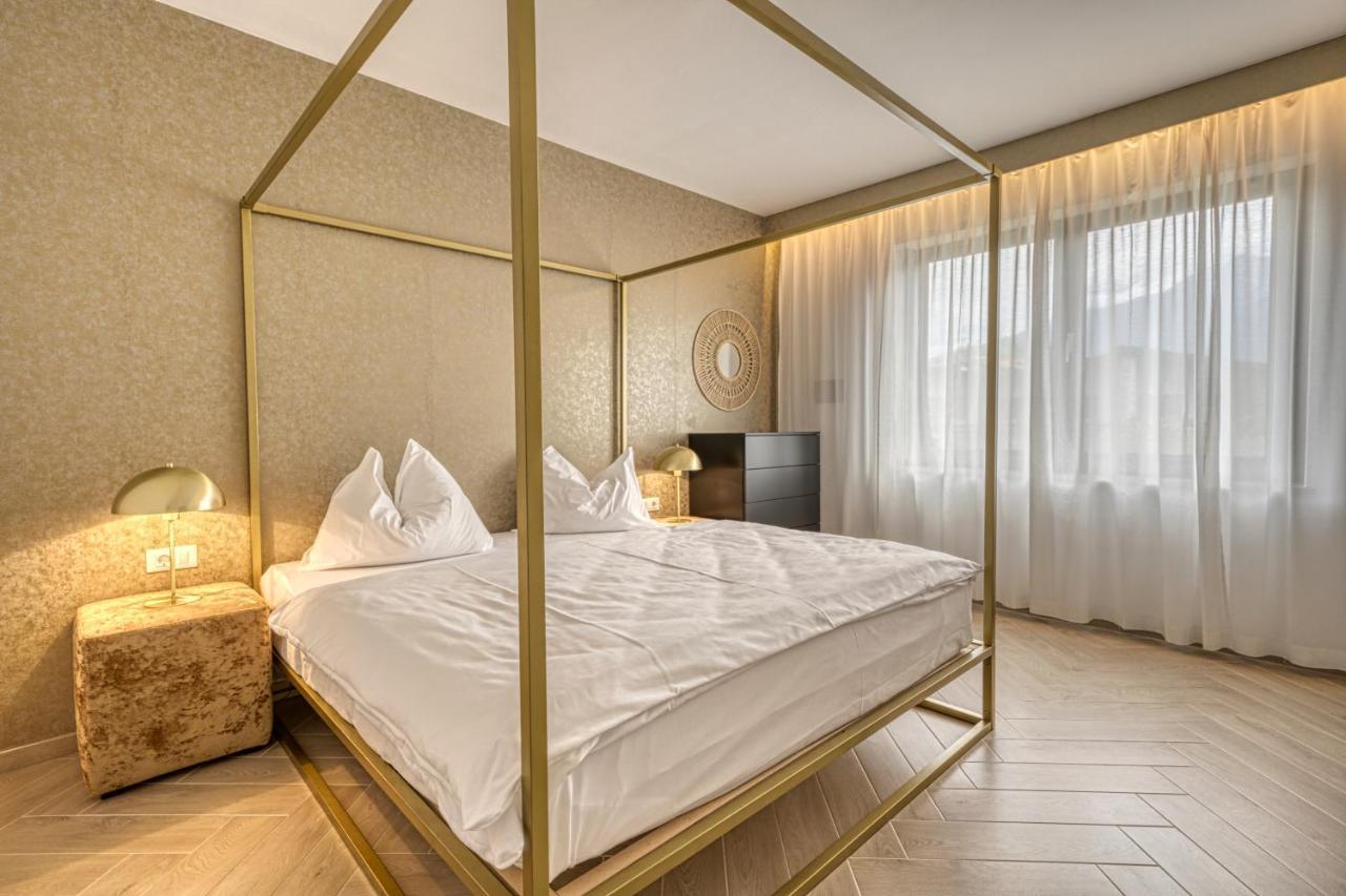 Goldfinger + Suites Lana Luaran gambar