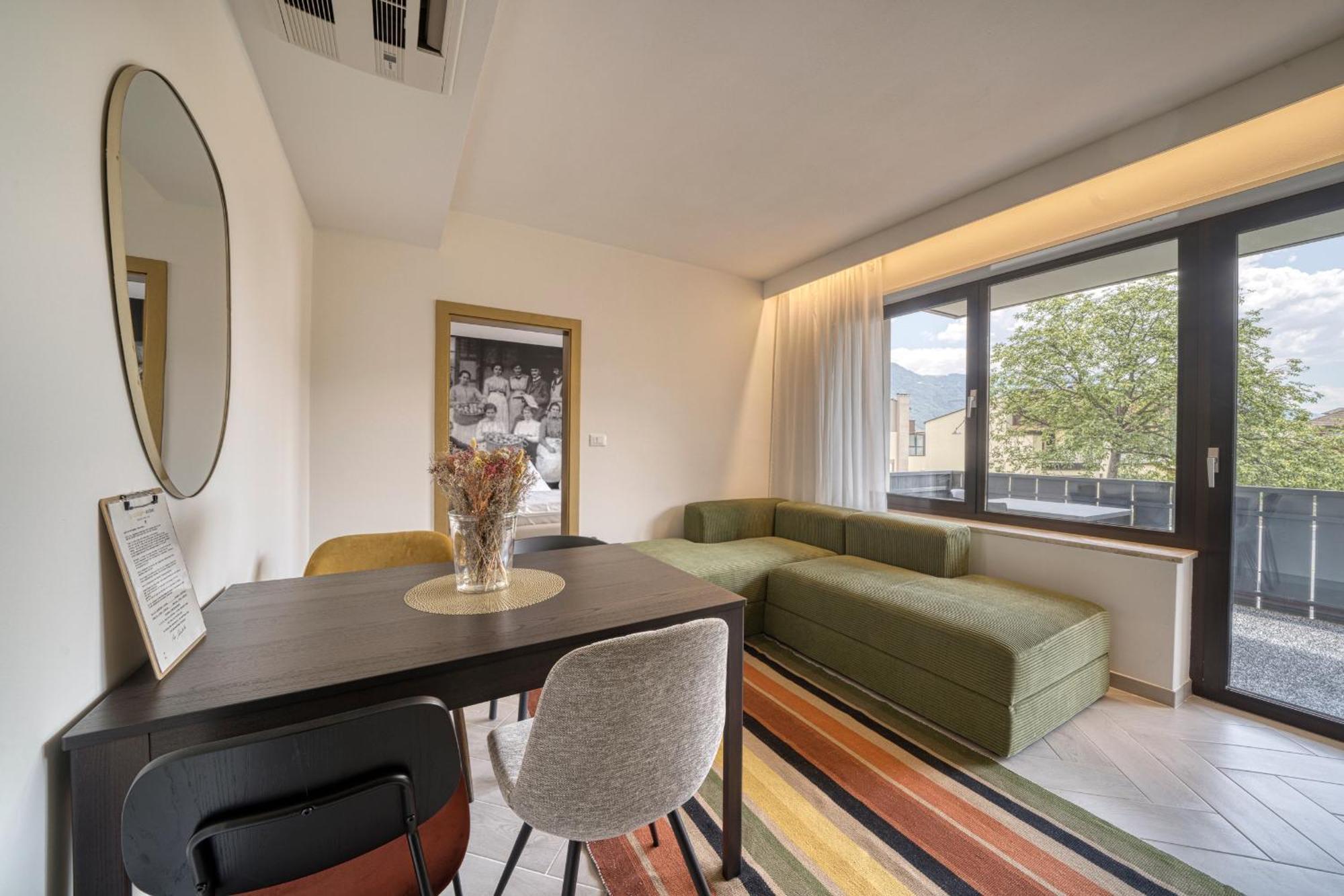 Goldfinger + Suites Lana Luaran gambar