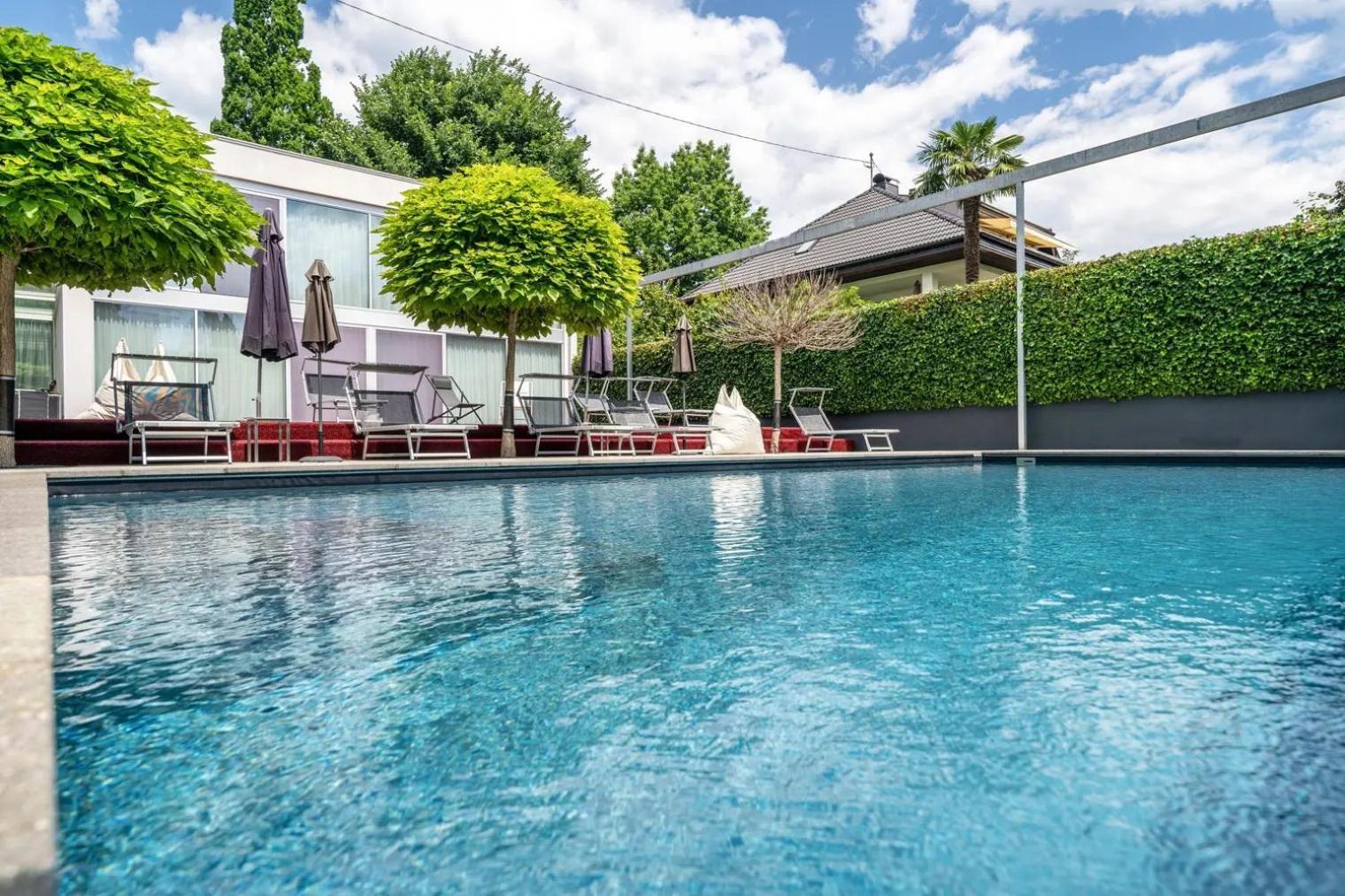 Goldfinger + Suites Lana Luaran gambar