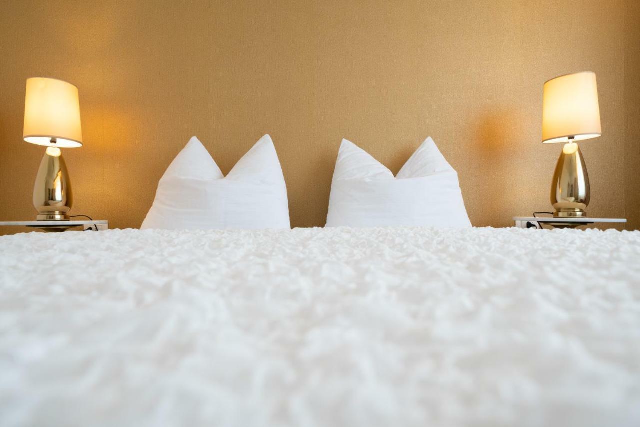 Goldfinger + Suites Lana Luaran gambar